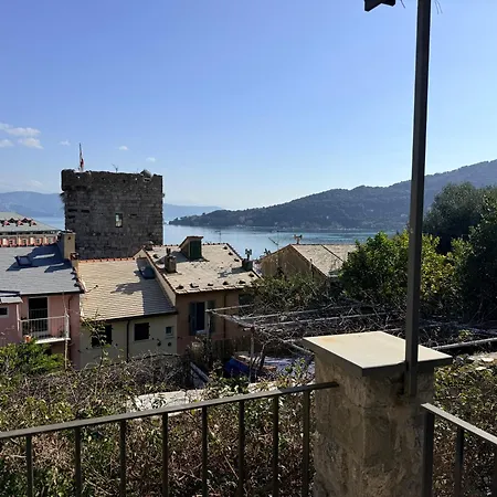 빌라 Stone Within Ancient Castle Walls Surrounded By A Lush Garden With Stunning Sea Village And Palmaria Views Sunlit Day 포르토베네레